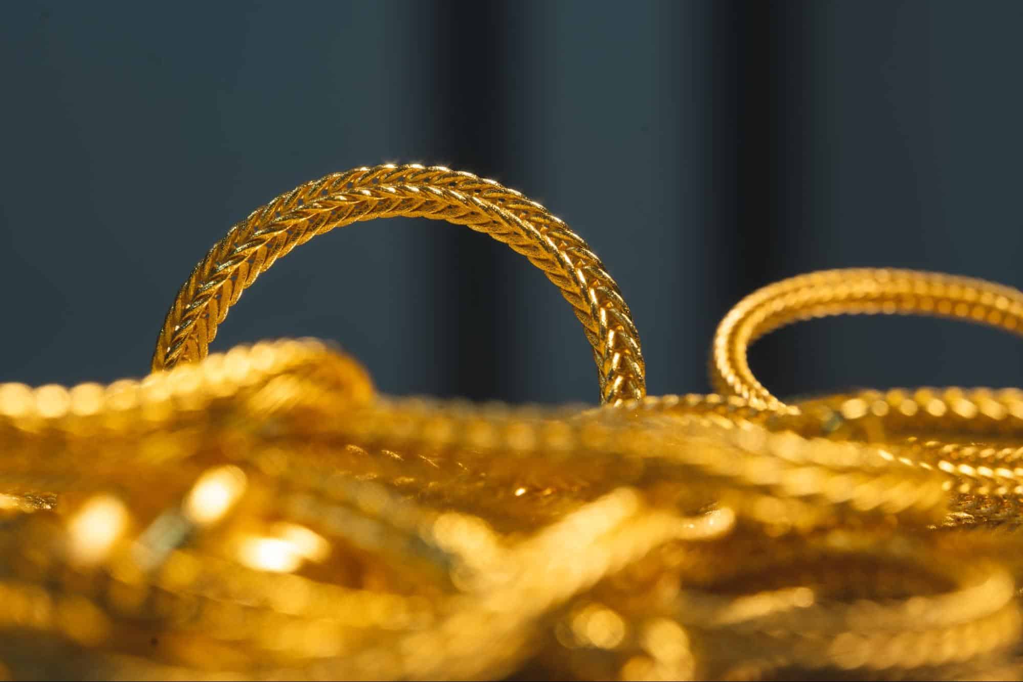 sello de garantia en las-joyas de oro